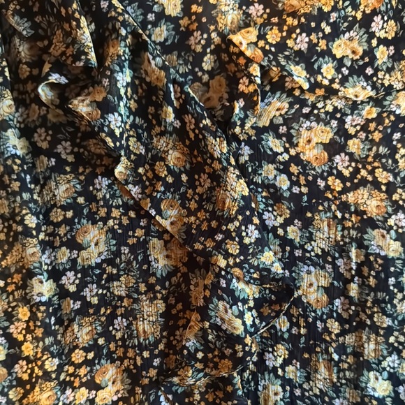 Floral Ruffle Blouse - Picture 3 of 4